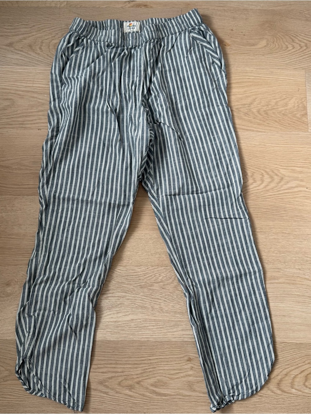 Marine Layer Women’s Grey and White Striped Cropped Pants